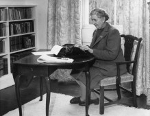 agatha_christie_escrevendo