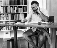 ernest_hemingway_escrevendo