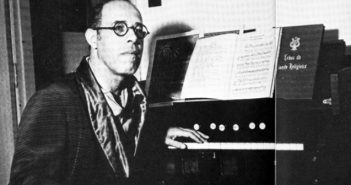 Ouça pela 1ª vez a voz de Mário de Andrade foto de mario de andrade ao piano