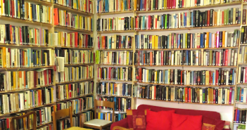 Livros aproximam vizinhos de condomínio biblioteca_via_rembrandt_milano