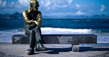 Dia do Poeta estatua-carlos-drummond-de-andrade