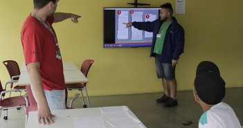 Jovens aprendem o bê-a-bá da programação na BVL Foto: Equipe SP Leituras