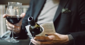 Uma história enquanto bebe vinho libro-bottiglia_3