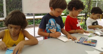 Crianças criam cadernos com artista plástico matuck_criancas