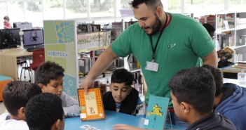 Inclua a biblioteca na sua programação de férias 09.11 - Brincando e Aprendendo - Equipe SP Leituras 2