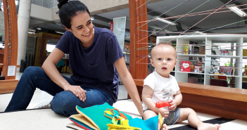 Oficina sensorial para bebês e famílias é um dos destaques do final de semana Lígia e Lucas. Foto: Equipe SP Leituras.