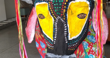 Festa popular toma conta da Oca: veja como o boi bumbá foi construído