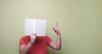 Dicas para fazer seu próprio Luau em casa e manter a diversão em dia book-926095_1280