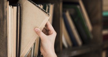 Cerca de 34 milhões de pessoas frequentam bibliotecas no Brasil, diz pesquisa Foto Freepik