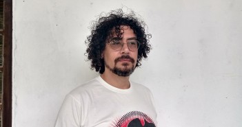 Professor Fabiano Fernandes Garcez trata do livro infantil como objeto que encanta Fabiano Fernandes Garcez. Foto: Aline Araújo.