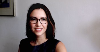 Laura Erber participa do Segundas Intenções na noite de 26 de julho